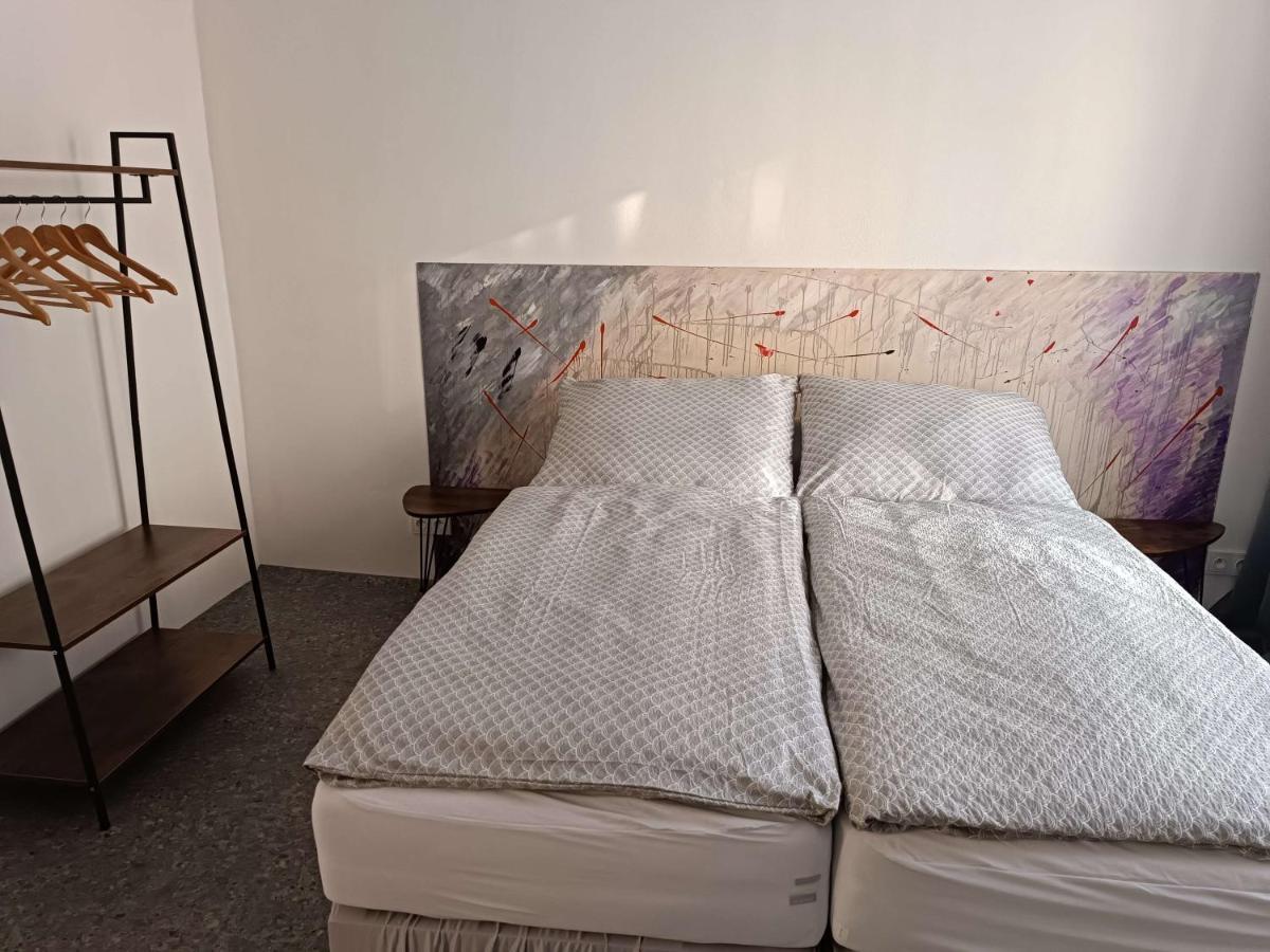 Apartmany Nad Splavem Зноймо Екстер'єр фото