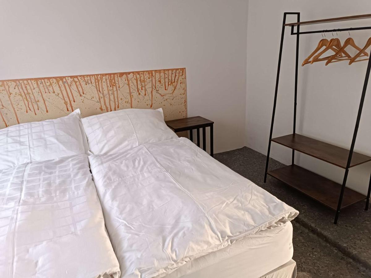 Apartmany Nad Splavem Зноймо Екстер'єр фото