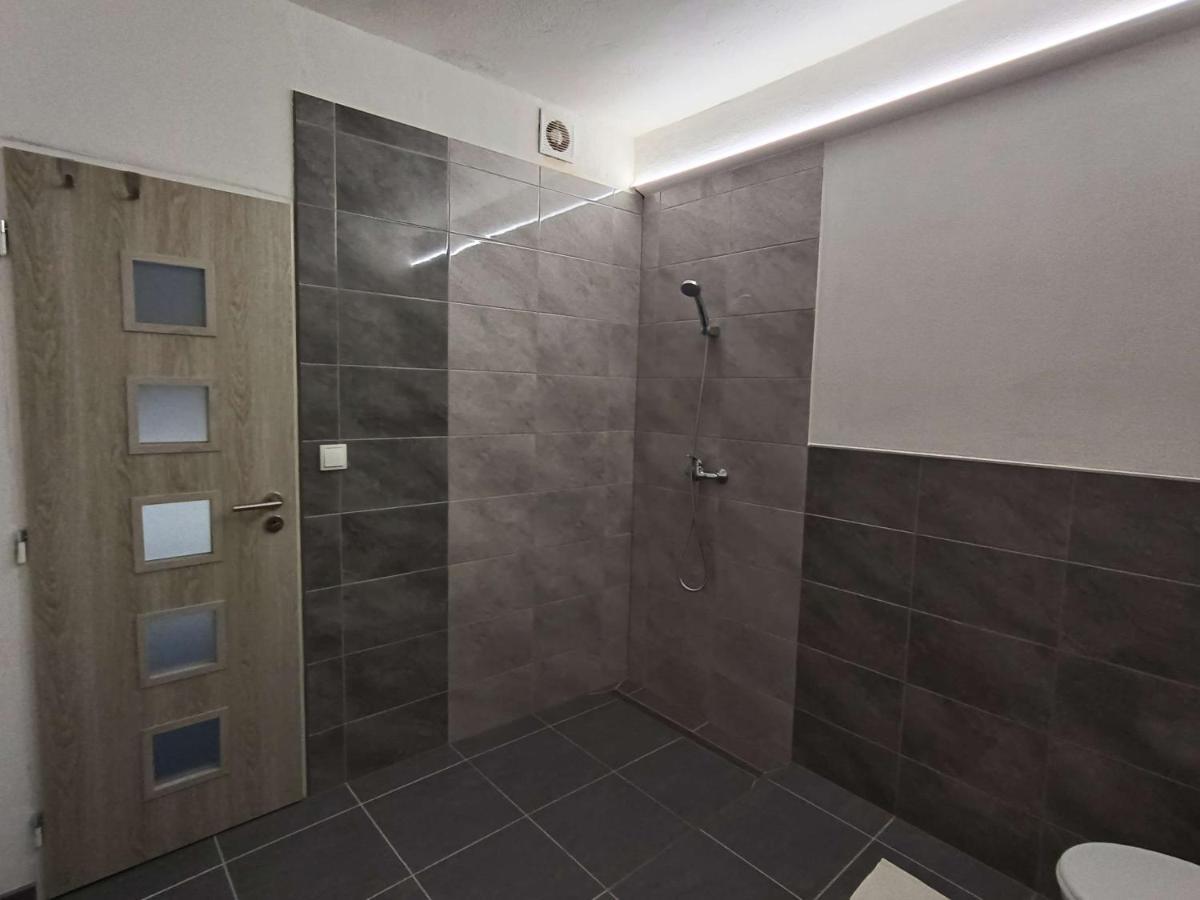 Apartmany Nad Splavem Зноймо Екстер'єр фото
